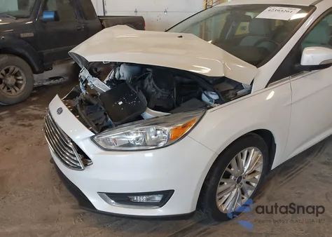 2018 Ford Focus Titanium z USA, uszkodzony, nr VIN 1FADP3J29JL294762